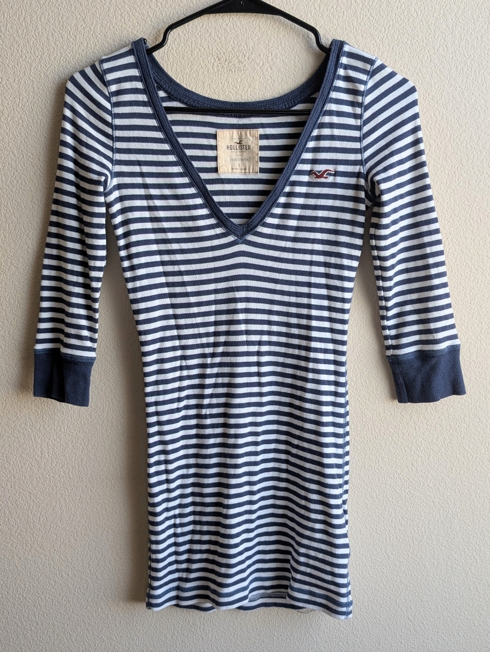 Y2K Vintage Hollister Navy & White Striped V-Neck Tee